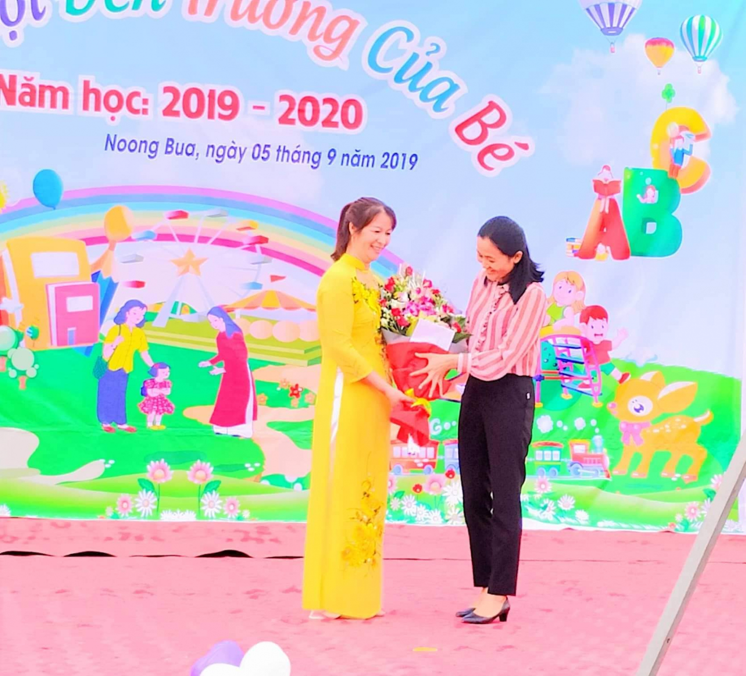 TRƯỜNG MN NOONG BUA TỔ CHỨC “ NGÀY HỘI ĐẾN TRƯỜNG CỦA BÉ” NĂM HỌC 2019-2020