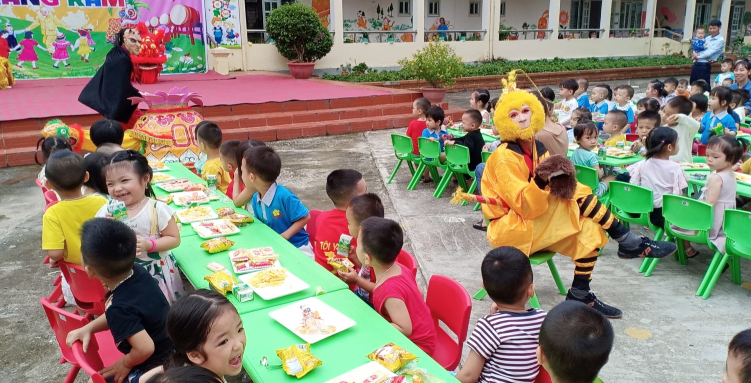 “VUI  HỘI TRĂNG RẰM” CỦA CÁC BÉ TRƯỜNG MN NOONG BUA